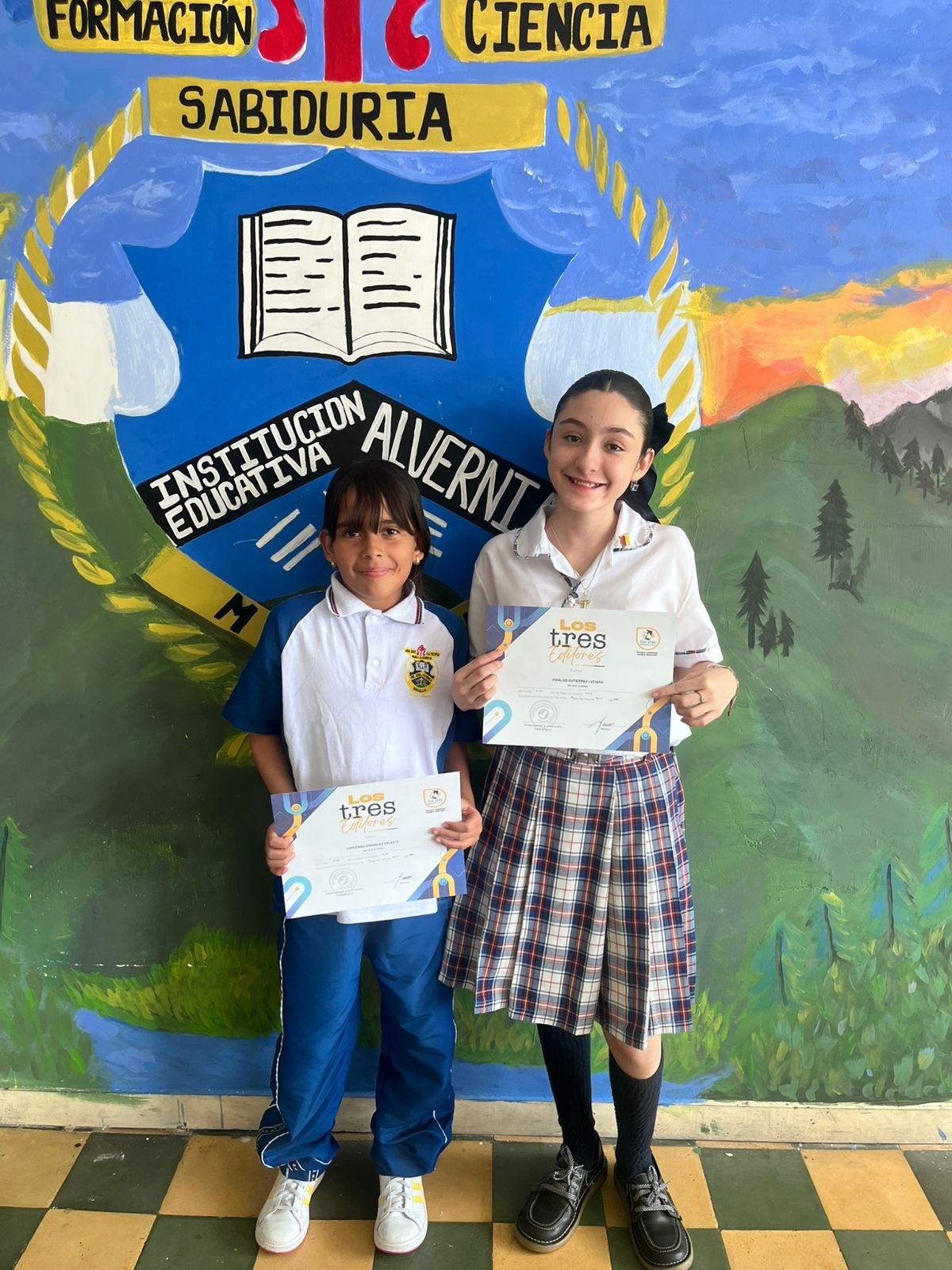 ORIANA CASTRO TRUJILLO del grupo 3°2 y LUCIANA HIDALGO GUTIERREZ del grupo 5°1